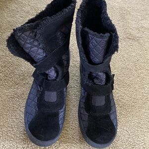 Easy Spirit Black Suede Leather and Quilted Wedge Boots - women’s size 7-1/2